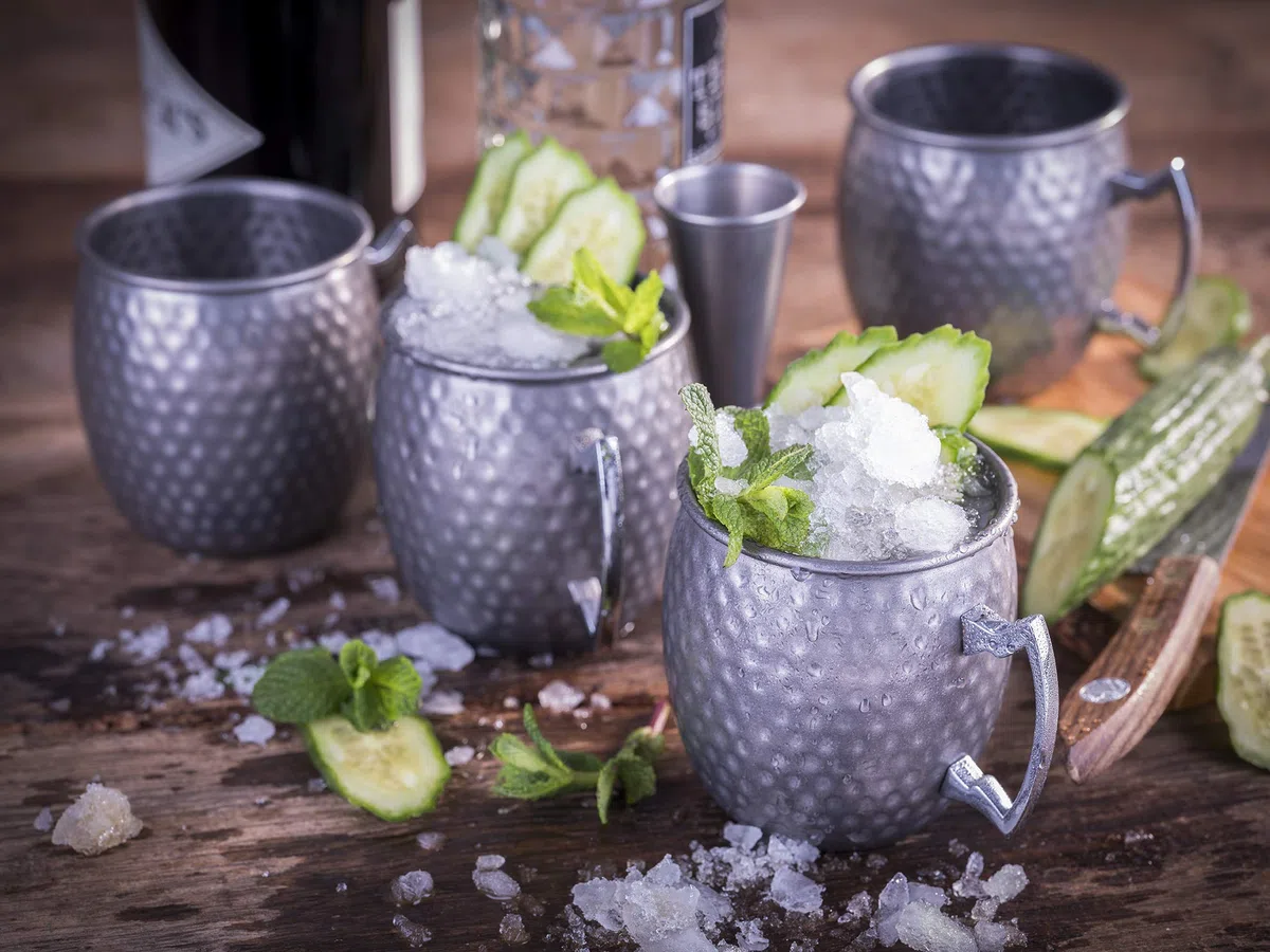 Buddy's Bar - 4 Tazze per Moscow Mule, 500 ml, Tazze in Acciaio Inossidabile di Alta qualità, Effetto Metallo battuto, Tazze da Cocktail con Confezione Regalo, Set da 4 Pezzi