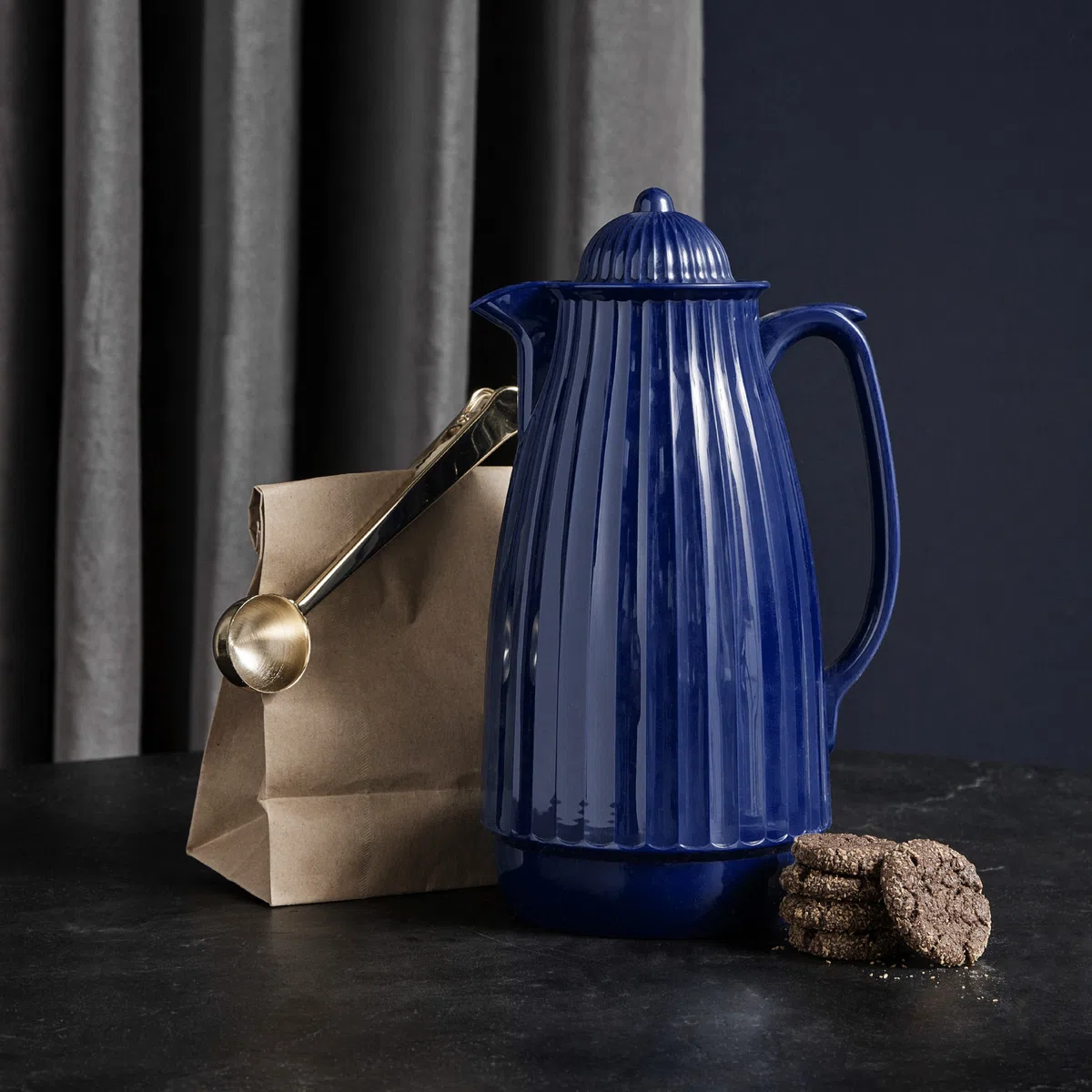 Nordal - Teiera termica da 1000 ml, 28 cm, Plastica, Blu scuro, 1.0 Liter