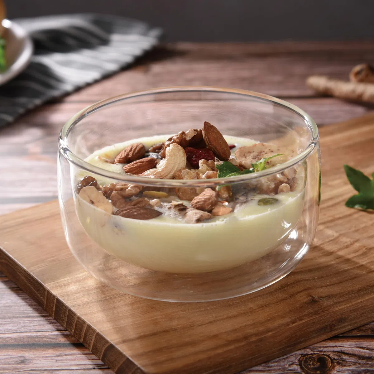 Kadum Set di 4 bicchieri da dessert a doppia parete, in vetro, 350 ml, in confezione regalo con effetto fluttuante, idea regalo, lavabile in lavastoviglie