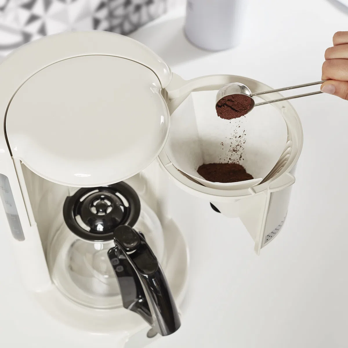Moulinex FG381 FCM Soleil Macchina da Caffè Americano, Capacità di 1,25 L fino a 15 Tazze di Caffè, Supporto Filtro Girevole, Sistema Anti Gocciolamento, Spegnimento Automatico, Mantenimento in Caldo