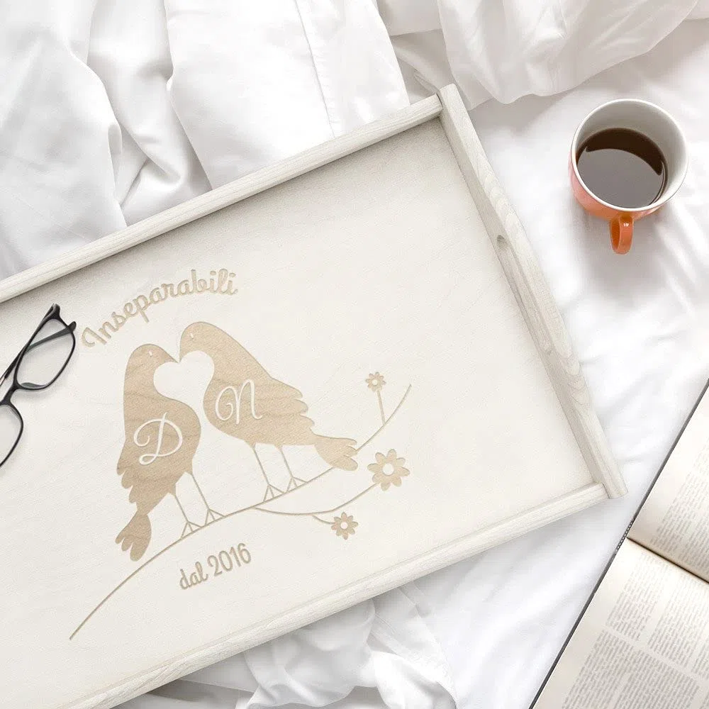 Maverton Tavolino da Letto per Colazione Personalizzato a Laser - Tavolo Pieghevole Bianco - Vassoio Multifunzione - idee regalo per anniversario, matrimonio - Inseparabili