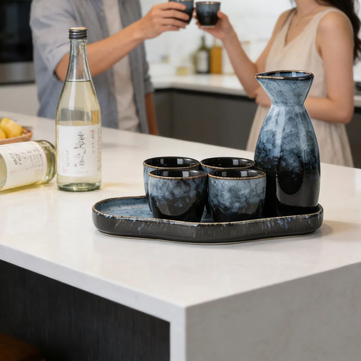 Set di sake giapponesi in ceramica, 6 pezzi. Set tradizionale giapponese sake con 4 bicchieri da sake da 35 ml, 1 pentola per sake da 175 ml, 1 vassoio, smalto invecchiato al forno, in porcellana, per