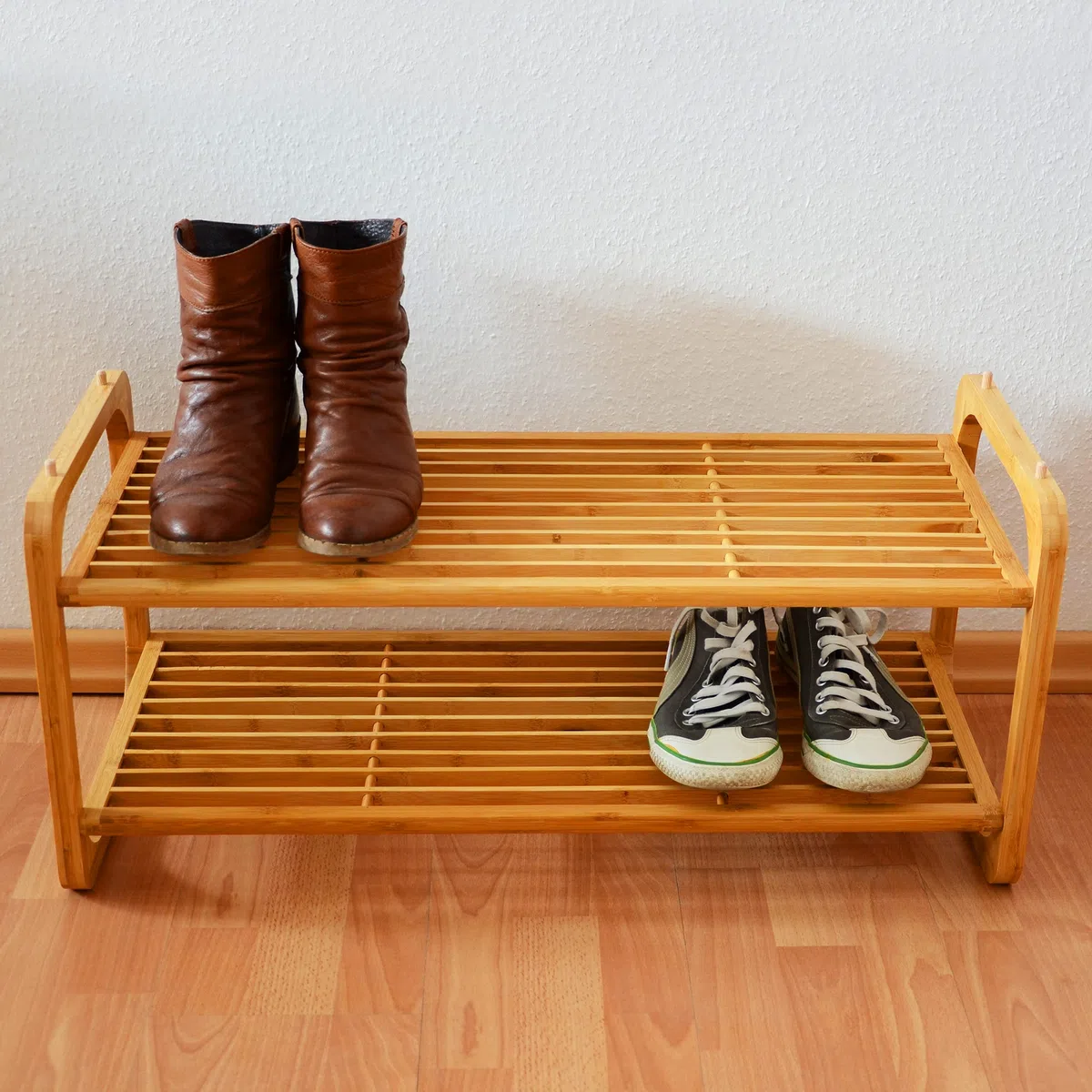 Relaxdays Scarpiera Scaffale in Bambù 75 cm, X 33 cm, 2 Ripiani, marrone, bambú, 6 pairs
