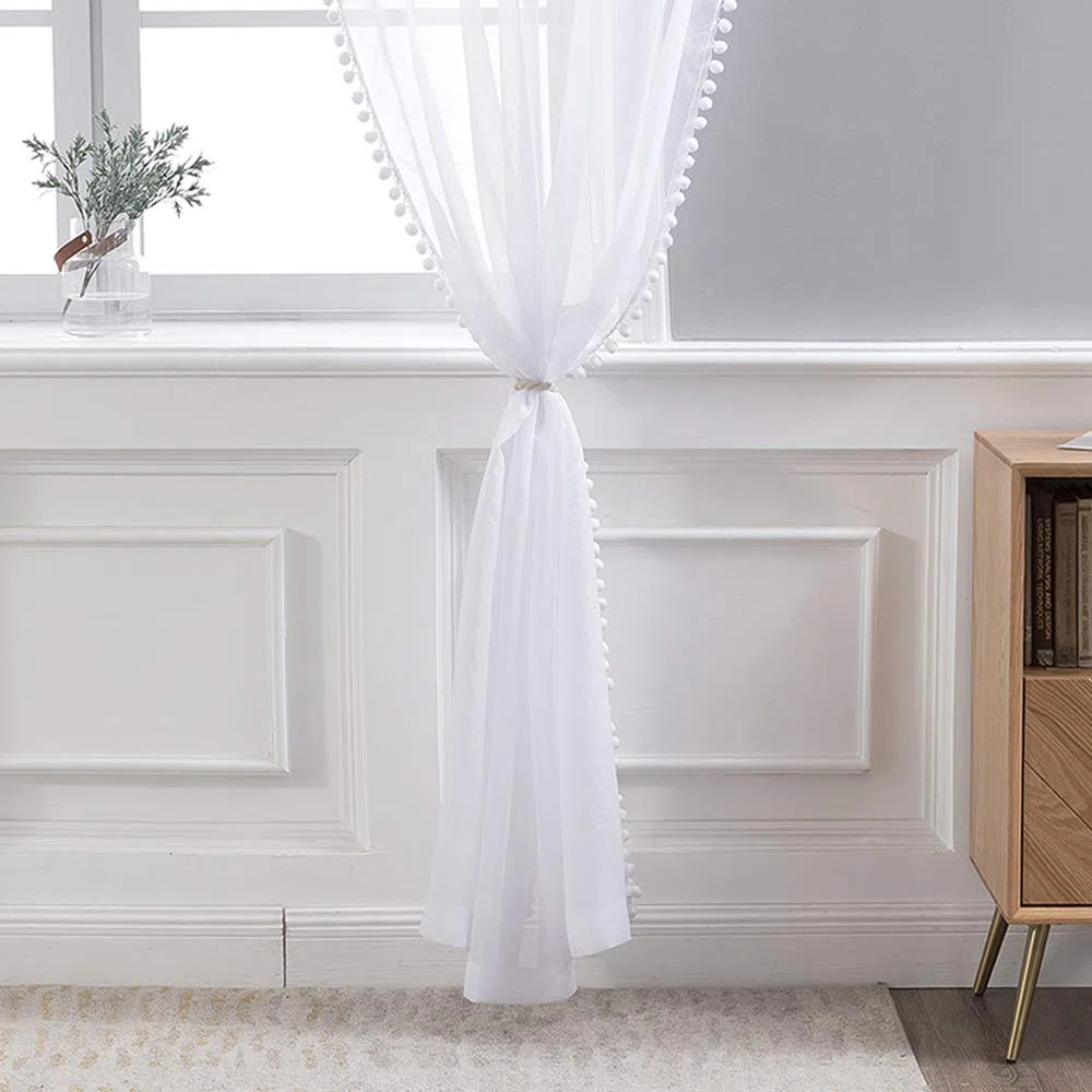 MIULEE Tenda in voile bianco con sfera di peluche, decorazione per camera da letto, soggiorno, set di 2 (2 x 140 x 225 cm), tende per finestre interne con passante, tende con pompon per camera da