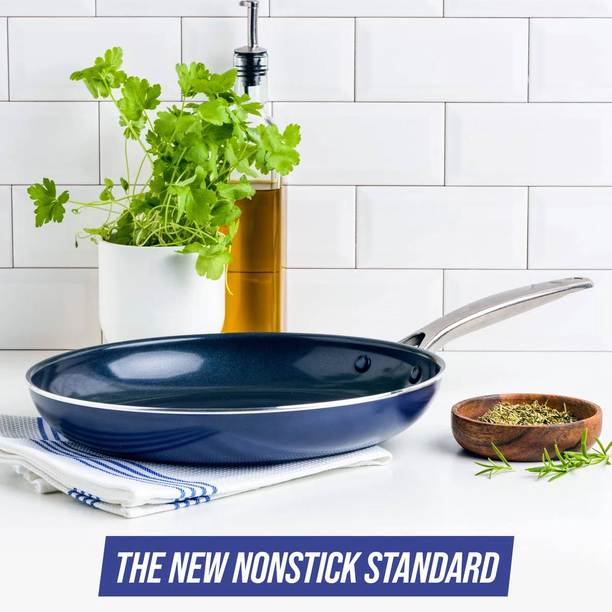 Blue Diamond Cookware Diamante Infuso Ceramica Antiaderente Padella da 28 cm, Senza PFAS, Induzione, Lavabile in Lavastoviglie, Sicuro al Forno, Blu