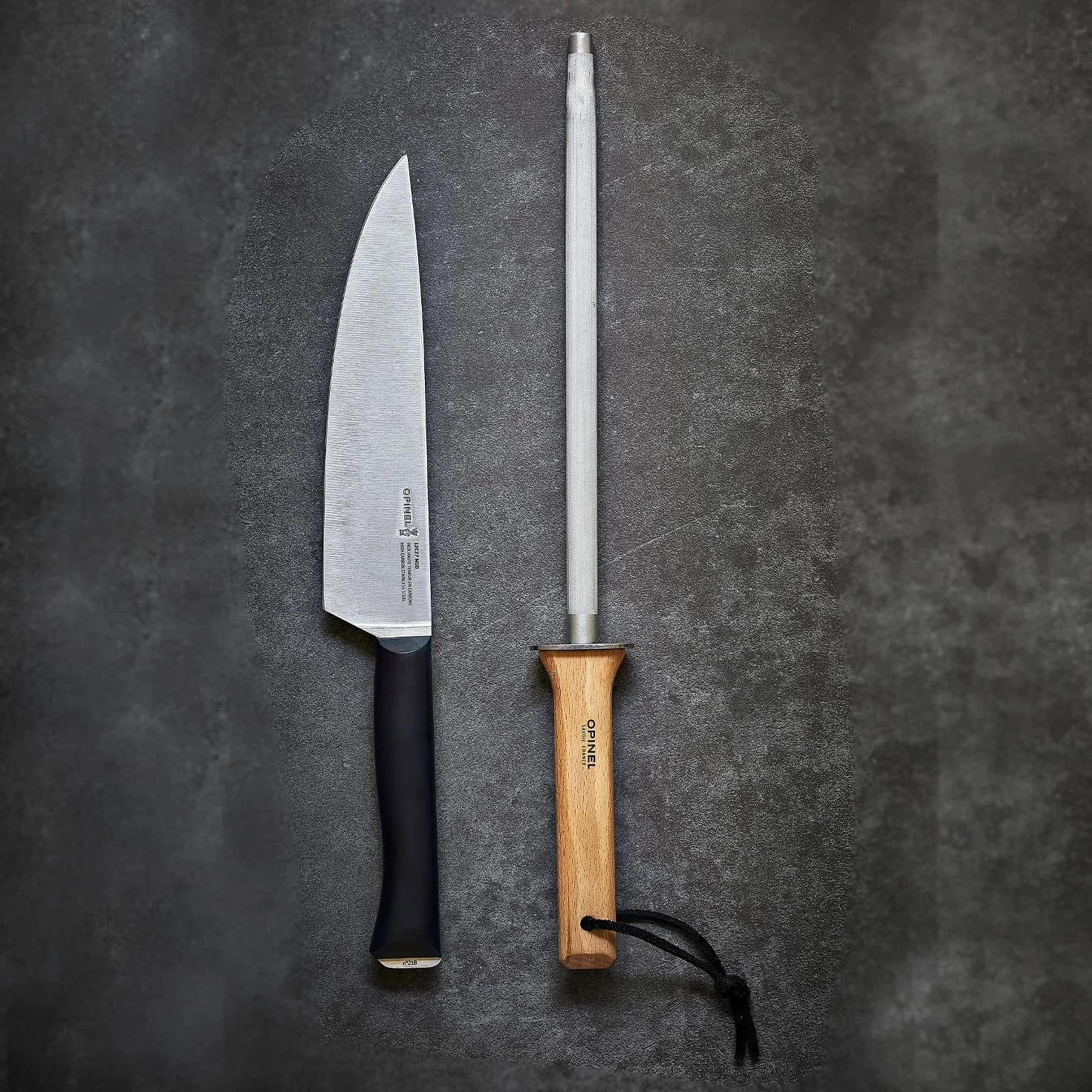 Opinel - Affilatore per Coltelli Rivestito in Acciaio - Ø 13 mm, Lunghezza 25 cm - Affilatura di Coltelli da Cucina - Manico in Faggio, Cintura in Pelle - Fabbricazione Francese