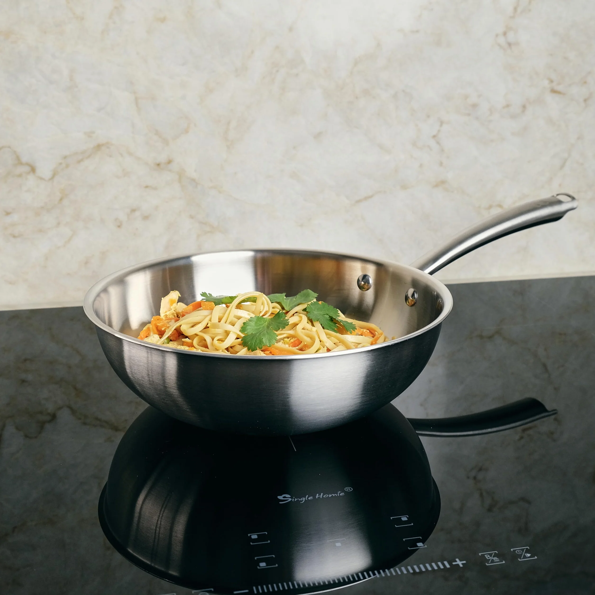 KAMBERG - Wok Ø24 cm in acciaio inox 18/10 Triply - Senza PFAS - Coperchio incluso - Tutti i piani cottura inclusi induzione e forno - 0008280, grigio
