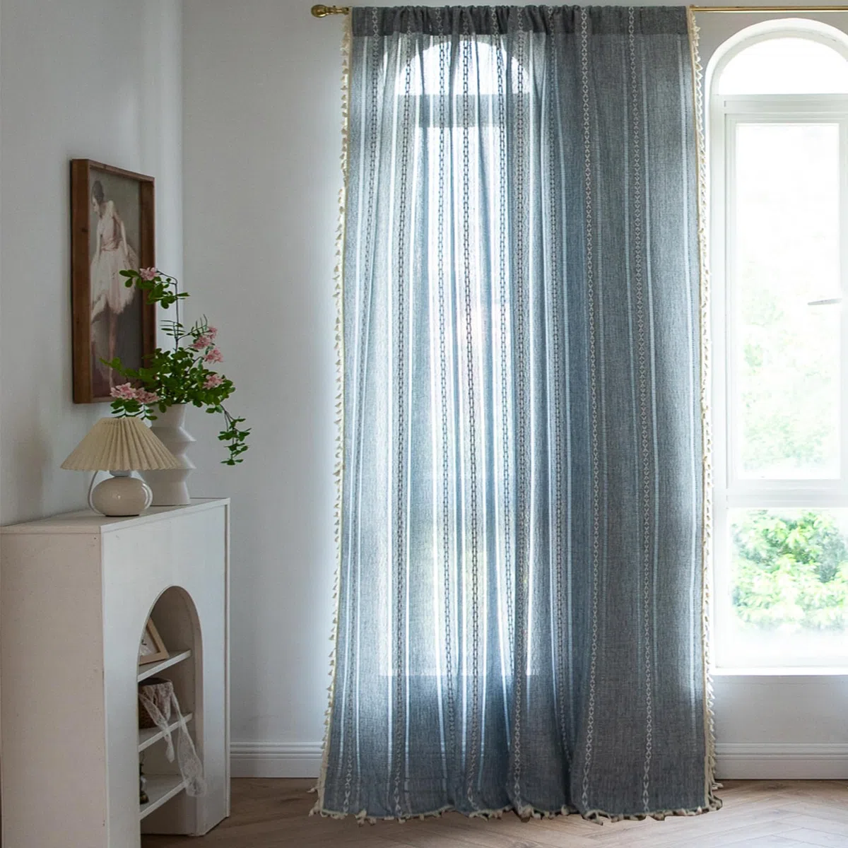 Sutuo Home Tende blu bohémien per camera da letto e soggiorno, semi-oscuranti, in lino a righe country francesi, vintage, shabby chic, con nappe, trattamento per finestre, 1 pannello, 132 cm di